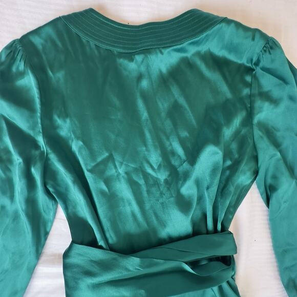 Diane von Furstenberg Emerald Green Silk Wrap Top Blouse Size 2 Holiday Party - Picture 9 of 12